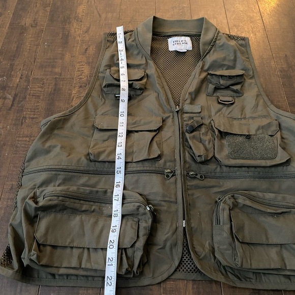 Field and Stream multi pocket full zip fishing vest - Picture 5 of 10